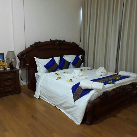 Famous Hotel ลอยก่อ ภายนอก รูปภาพ