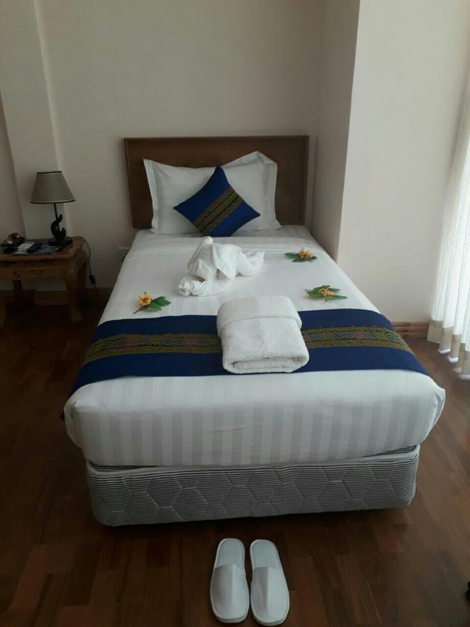 Famous Hotel ลอยก่อ ภายนอก รูปภาพ