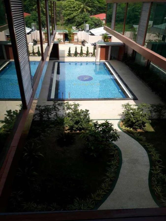 Famous Hotel ลอยก่อ ภายนอก รูปภาพ